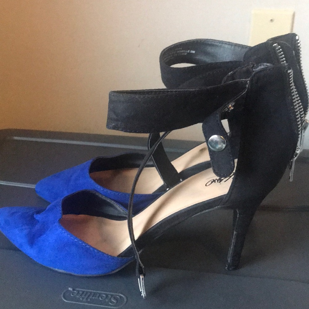 Heels - Picture 2 of 2